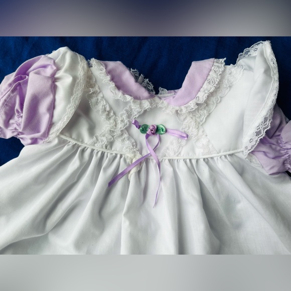 Sz 0-3 mon. VTG Colonial prairie Purple White ruffle lace dress w/bow & bloomers - Picture 4 of 12